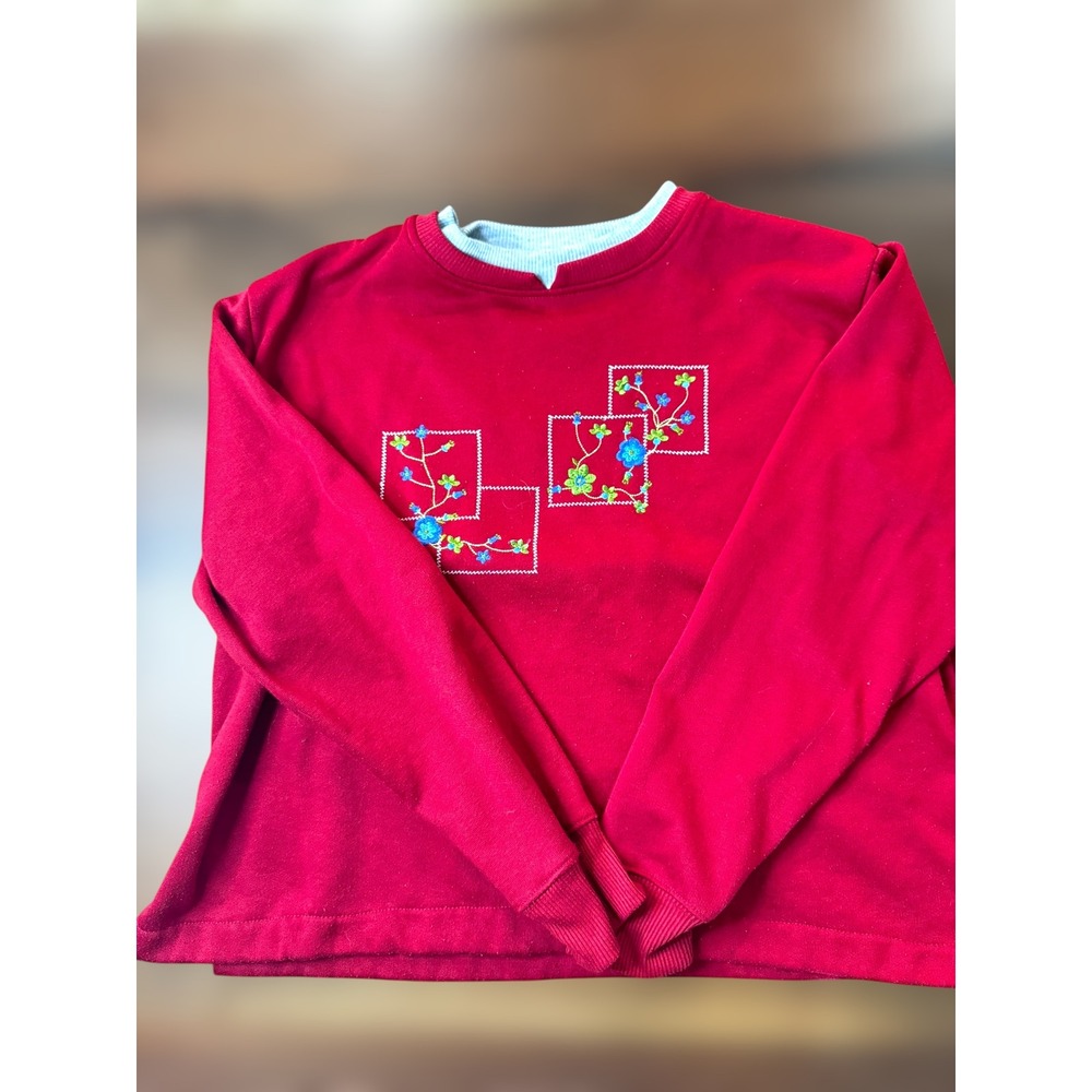 Red Embroidered Floral Sweatshirt Womens Crewneck Vintage‎ Grandma Sweater